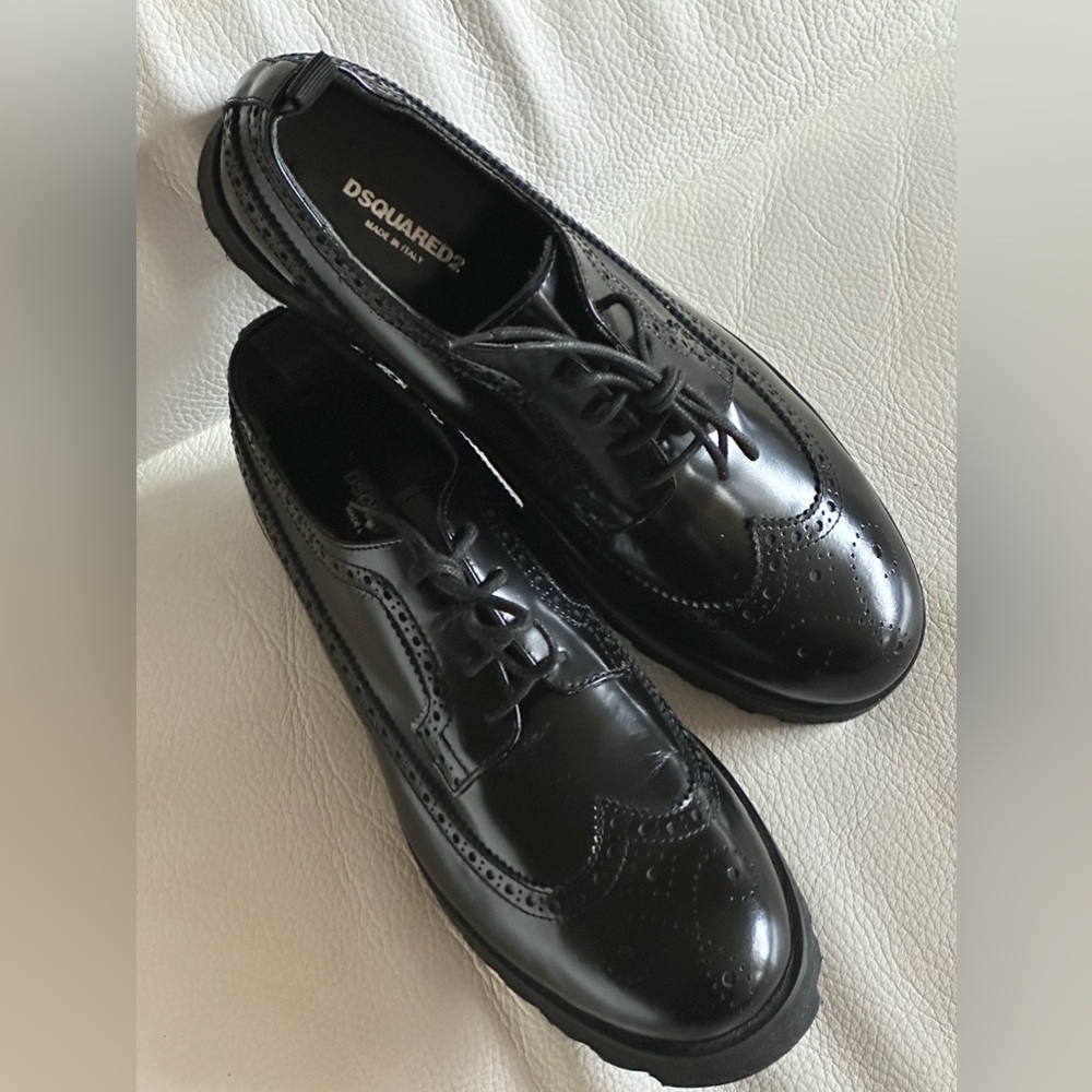 NWOB DSQUARED2 Black Leather Lace up shoes. Made in Italy. Size 7.5